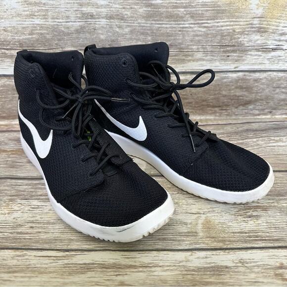 Nike WMNS Roshe Court size 9 black white color way - Picture 3 of 9